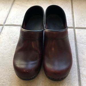 Dansko Sanitas Clogs 38/ 7.5-8